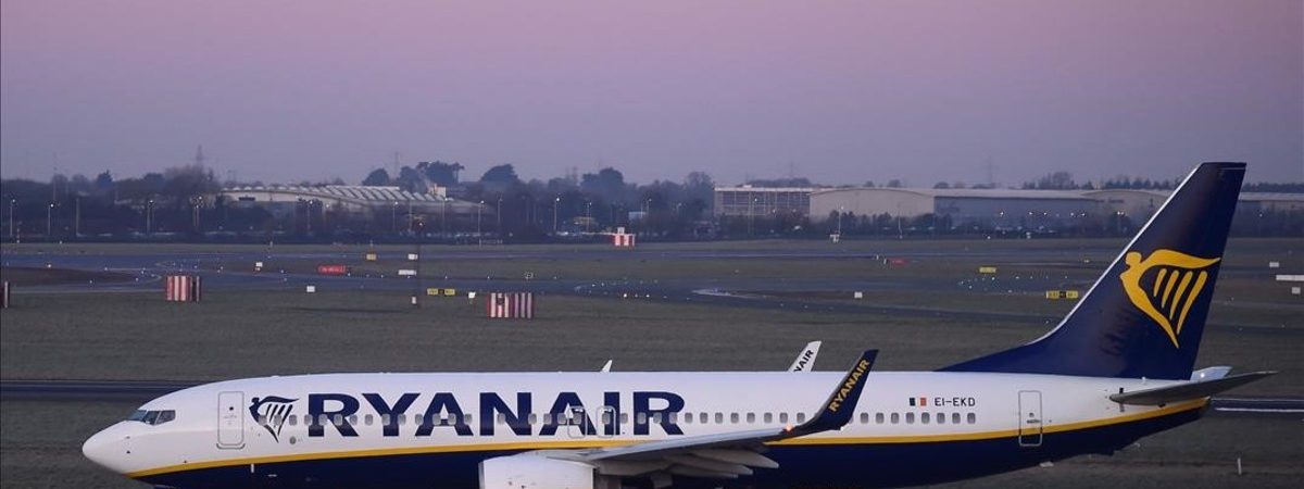 Ryanair ofrece billetes de vuelo gratis solo por llenar una encuesta.