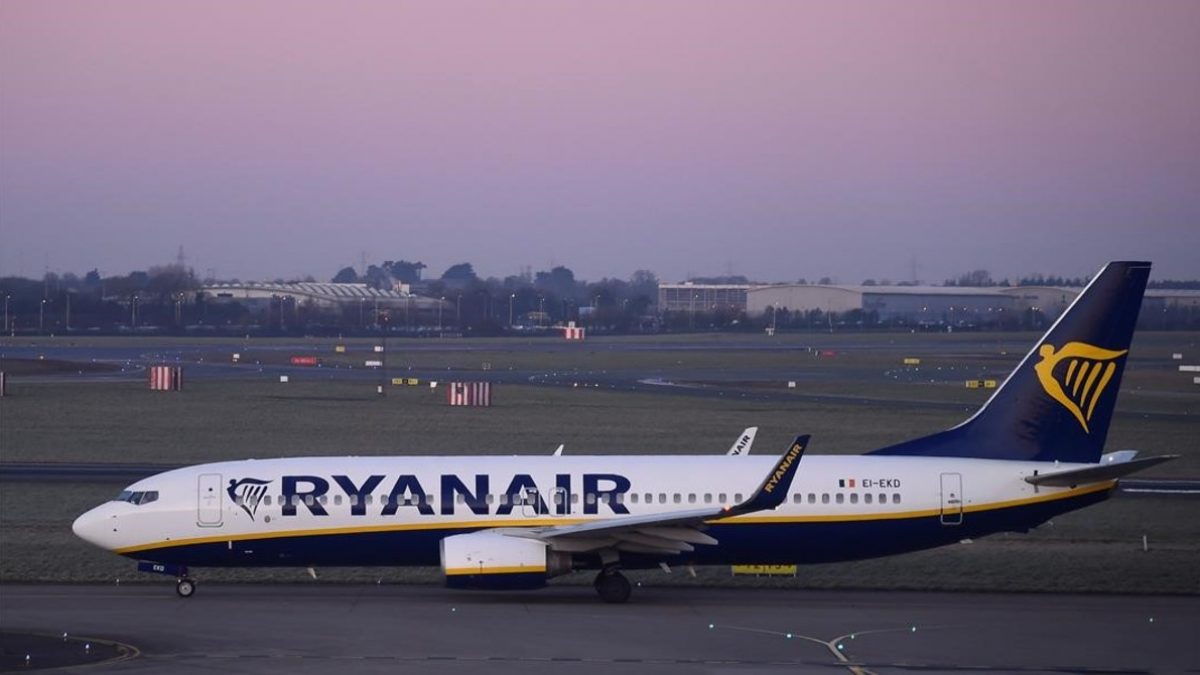 Ryanair ofrece billetes de vuelo gratis solo por llenar una encuesta.